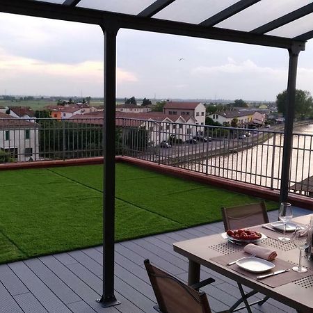 Palazzo Spada - Attico Con Terrazza Vista Fiume In Centro Codigoro Eksteriør billede